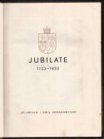 Jubilate 1733-1933. Sibiu/Hermannstadt,(1933.),St. Ursula,(Krafft & Drotleff-ny.), 56 p. Német nyelven. Fekete-fehér képanyaggal illusztrált. A nagyszebeni Szt Orsolya-rendház 200 éves jubileumára kiadott mű. Kiadói aranyozott papírkötés, a borítón kis szakadásokkal, kis gyűrődésnyomokkal. Ritka!