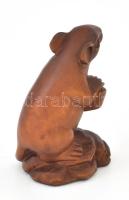 Japán netsuke. Jólétet hozó patkány figura. Pácolt faragott puszpángfa, jelzett, hibátlan, m: 5 cm