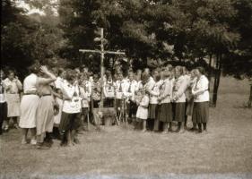 1930 Cserkészlány tábor Balatonszabadin, 12 db fotónegatív, 1 db pozitív, 1 db ceruzarajz, jó állapo...