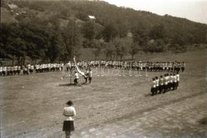 1930 Cserkészlány tábor Balatonszabadin, 12 db fotónegatív, 1 db pozitív, 1 db ceruzarajz, jó állapo...