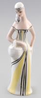 Cmielow lengyel nő kosárral figura. Jelzett, alján kis pattogzással, m: 18 cm