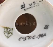 Cmielow lengyel nő kosárral figura. Jelzett, alján kis pattogzással, m: 18 cm