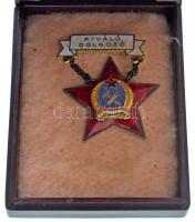 ~1950. "Kiváló Dolgozó" Rákosi-címeres zománcozott kitüntetés Rákosi-címeres bakelit tokban T:AU