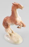 Royal Dux ágaskodó ló. Jelzett, hibátlan, m: 20,5 cm