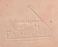 Zalaegerszegi Kerámiagyár, Németh János terv.: Ősmagyar lovas. Vérmázas samottos kerámia, kis pattog...