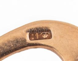 Arany (Au) 14K medál, 2 db, jelzett, h: 1 cm, nettó: 2,1 g