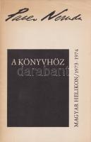 Neruda, Pablo: A könyvhöz. Fordította és a bevezetést írta Somlyó György. [Budapest], 1974. Magyar Helikon - Európa Könyvkiadó (Zrínyi Nyomda). [28] p. Egyetlen kiadás. Kolofon: ,,[A kötet] tipográfiáját az Iparművészeti Főiskola Tipográfiai Tanszéke II. évfolyamának növendékei tervezték 1973-ban, Szántó Tibor tanár irányításával. Az oldalpárok kompozícióinál Vajda Lajos: Barátok című ceruzarajzát használták fel.&#039;&#039; Fűzve, kiadói borítóban. Jó példány.