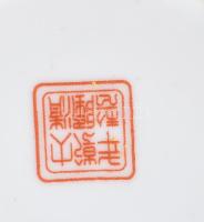 Antik kínai porcelán tégely. Kívül és belsejében is gésa alakokkal festett, fém szereléke filigrán p...