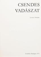 Jaroslav Holecek: Csendes Vadászat. Bp., 1973, Gondolat. Kiadói egészvászon-kötés, volt könyvtári példány.