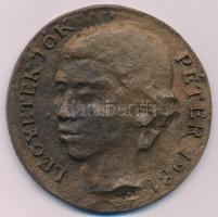 1981. "Legyetek jók - Péter 1981" egyoldalas, öntött bronz emlékérem. Szign: MGY (66mm) T:XF