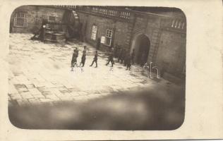 Wilhelm II practicing with military leaders