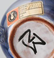 MZ jelzéssel: Figurális iparművész kerámia váza. Kézzel festett, jelzett, zsűri címkével, kis kopott...