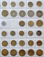 ~157db-os külföldi érmetétel közepes méretű berakóban, közte Szlovákia 1941. 50h Cu-Ni + 1942. 1K Cu...