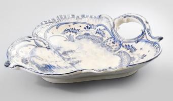 Royal Bonn Delft kínáló. XIX. sz., kézzel festett és domború mintákkal, jelzett, mázrepedéssel, repe...