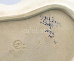 Royal Bonn Delft kínáló. XIX. sz., kézzel festett és domború mintákkal, jelzett, mázrepedéssel, repe...