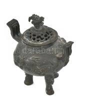 Antik kínai sárkány figurás vas füstölőtartó. Kína, XX. sz. első fele, vas, kopással, m: 17,5 cm