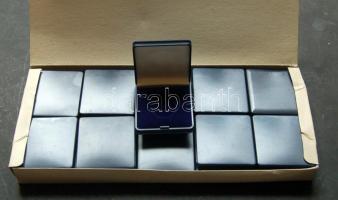 20db vadonatúj díszdoboz, eredeti csomagolásban, 20mm átmérőjű érmékhez! Új ár töredékéért kikiáltva, alkalmi vétel!