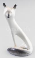 Mieczyslaw Naruszewicz iparművész: Ülő róka figura. cca 1955/60, lengyel, kézzel festett porcelán, jelzett, minimális kopással, m: 14 cm