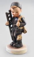 Hummel kéményseprő kisfiú. Jelzett, kézzel festett, hibátlan, m: 14,5 cm