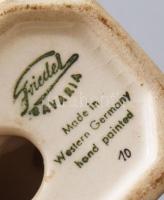 Friedel Bavaria kéményseprő libával. Jelzett, kézzel festett, liba farkán sérüléssel, m: 14 cm