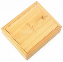 Helvetia quartz zsebóra gyöngyház berakással, nem jár, eredeti dobozában, szép állapotban, d: 5,5 cm