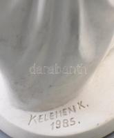 Kelemen Kristóf (1922-2001): Titok. 1985, festett terrakotta, képcsarnokos címkével, jelzett, kopáss...