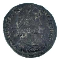 Római Birodalom / Konstantinápoly / II. Constantius 337-361. AE2 (5,68g) T:XF,VF Roman Empire / Cons...