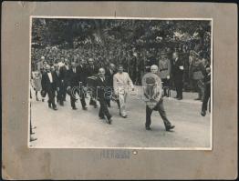 cca 1948-1949 Szeged, állami vállaltok felvonulása (Sütőipar, bőripar), Auer fotó, albumlapra ragasz...