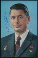 Borisz Jegorov (1937-1994) szovjet űrhajós aláírása képeslapon / Signature of Boris Yegorov (1937-1994) Soviet astronaut on postcard