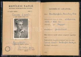 1955-69 Czecze László (1935-?) fényképes repülési naplója motoros sportrepülők számára, számos bejeg...