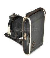 Gauthier Pronto kamera Anastigmat 1:4,5, F 10,5 objektívvel. Közepes állapotban, sérült tokjában