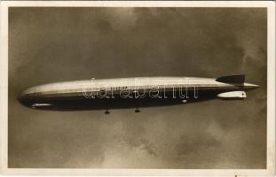 Luftschiff Graf Zeppelin auf seiner Schweizerreise D-LZ127 / German airship