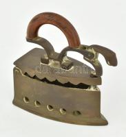 Kisméretű bronz vasaló, 9,5x9,5 cm