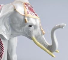 Katowice lengyel porcelán elefánt. Jelzett, kis kopással, 26x17 cm