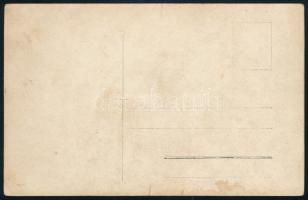 1915 Az S.M.S. Babenberg osztrák-magyar hadihajó 14 matróza a kamera előtt. Oldalt egy őr puska csöv...