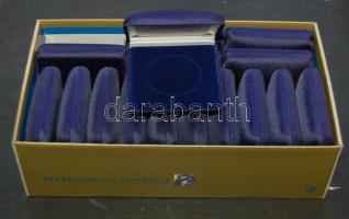 16db használatlan díszdoboz 50mm átmérőjű érmékhez, plakettekhez, kék színben