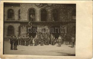 Katonák a laktanyában / military barracks, group of soldiers. photo (EK)