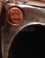 Zsolnay kisplasztika - Bölcs Náthán. 1910 körül, ökörvér színű eozinmázzal borított finomfajansz. Je...