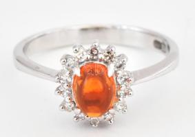 14k fehérrarany (Au) gyűrű tűzopállal és 14 db gyémánttal. caboson csiszolást TW, 0,51 ct gyémántok ...