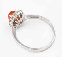 14k fehérrarany (Au) gyűrű tűzopállal és 14 db gyémánttal. caboson csiszolást TW, 0,51 ct gyémántok ...