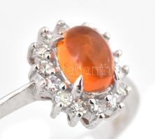 14k fehérrarany (Au) gyűrű tűzopállal és 14 db gyémánttal. caboson csiszolást TW, 0,51 ct gyémántok ...