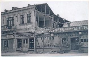 1944 Kolozsvár, Cluj; Állomás utca a júniusi bombázás után, volt Ursus romjai - MODERN MÁSOLAT / Cofetária noua / street and buildings after the WWII bombing in June - MODERN COPY