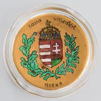 1938 Kassa visszatért. feliratú festett üveg hamutál. Alján festett, kopással, d: 9,5 cm