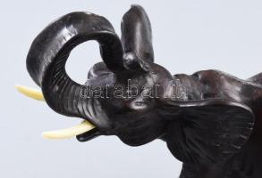 Elefánt műgyanta szobor. 18x16 cm