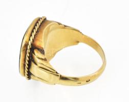 14K arany pecsétgyűrű ónix kővel, jelzett 8,36 g m: 61