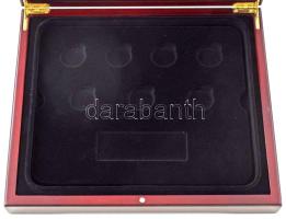 Mahagóni fa érmetartó kazetta bársonybéléssel, 7db 30mm-es férőhelyű kivehető tálcával "A világ...