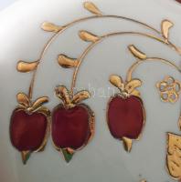 2 darab porcelán ibolyaváza, közte meggy mintával. Jelzett, hibátlan, m: 8-8,5 cm