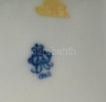 Alteste Volkstedt kutya. Jelzett, kis kopással, m:15,5 cm