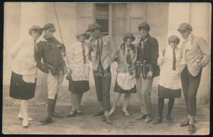 cca 1920-1930 Négy fiatal pár csoportképe, fotólap, 14x8,5 cm
