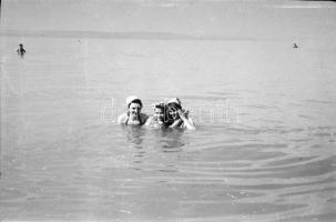 cca 1960 és 1975 között készült privát felvételek Balatonlellén (csónakázás, fürdés, ellenfényes akt...